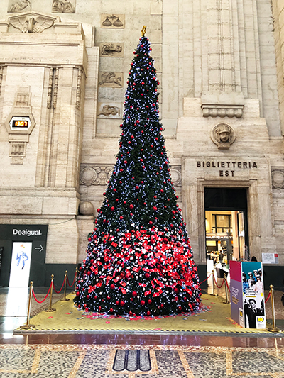 ミラノ中央駅クリスマスツリー