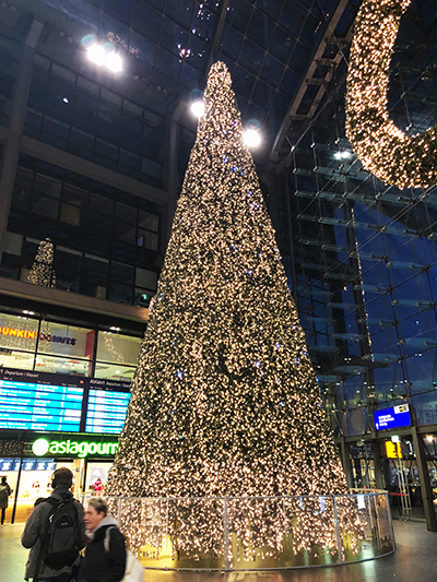 ベルリン中央駅クリスマスツリー