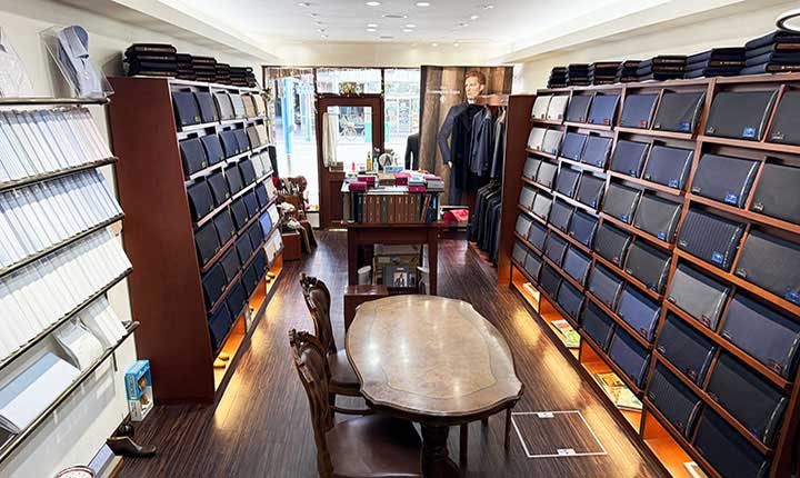 テーラーダンディ大阪の店舗正面　フルオーダーメイドスーツの高級老舗仕立て屋