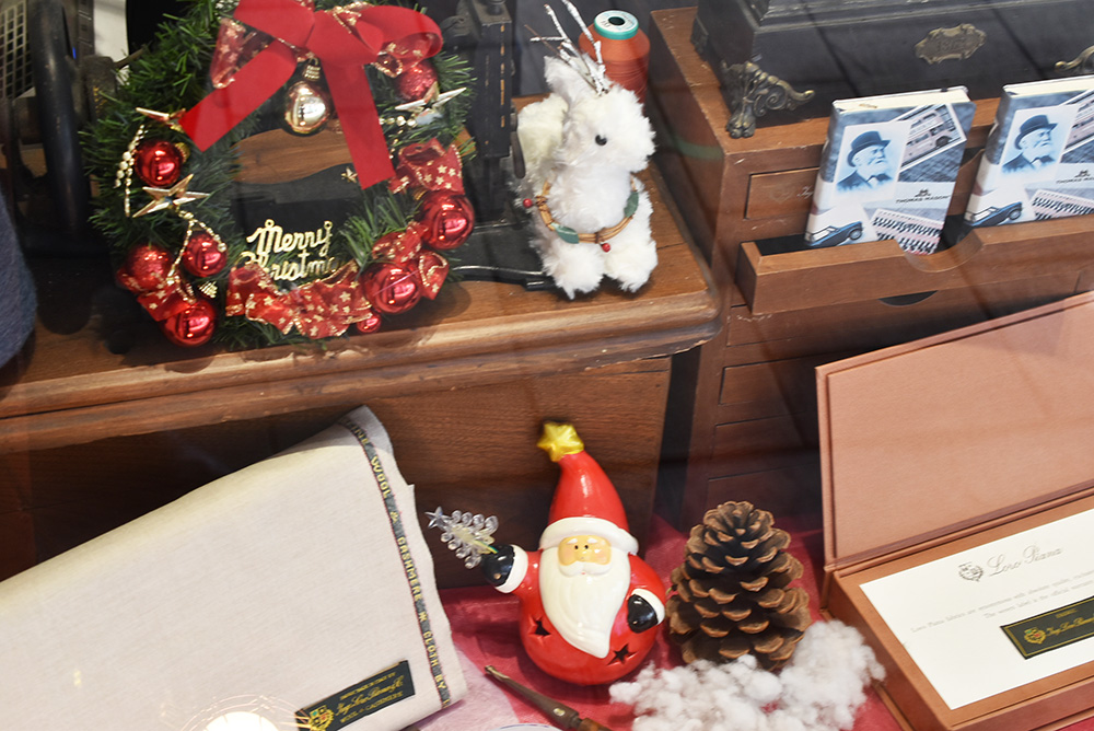 テーラーダンディ大阪のウィンドウ クリスマス